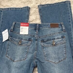 NWT GUESS Women's Medium rise Boot-Cut Jeans with Branded Back Pockets. Wide leg